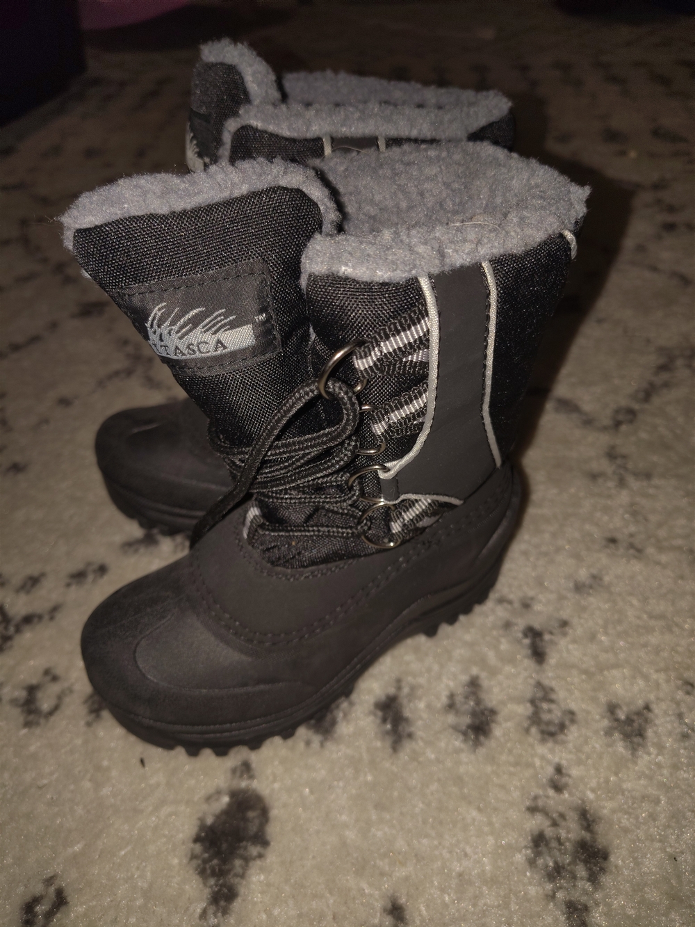 Itasca Kids Black and Gray Insulated Winter Boots
